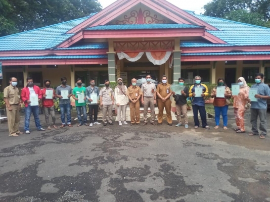 Penyerahan SERTIFIKAT HAK ATAS TANAH (SEHAT) NELAYAN Kab.Tanah Laut.